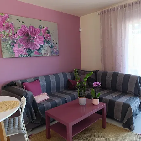 Altheas Maisonettes Apartment *